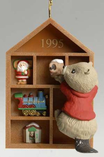 Aunt Krismas 'Collecting Memories' ornament by Bob Siedler. Year: 1995 - N/A series #0. 'Mint In Box' condition.