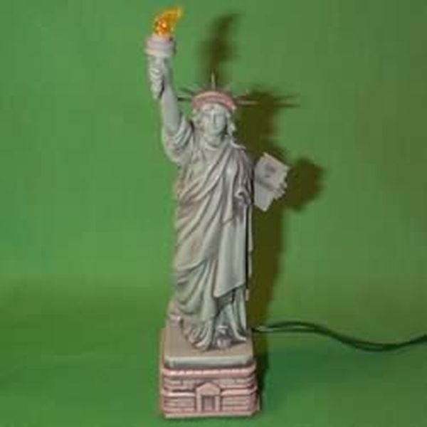 Aunt Krismas 'The Statue of Liberty' ornament by Ed Seale. Year: 1996 - N/A series #0. 'No Box' condition.