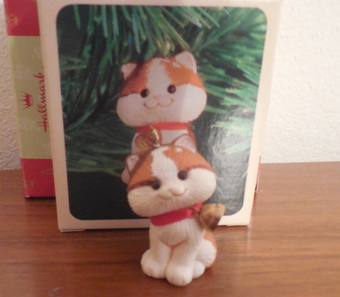 Aunt Krismas 'Christmas Kitten' ornament by Peter Dutkin. Year: 1982 - N/A series #0. 'No Box' condition.