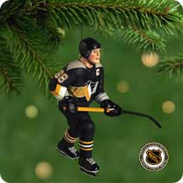 Aunt Krismas 'Jaromir Jagr' ornament by John (Collin) Francis . Year: 2001 - Hockey Greats series #5. 'Mint In Box' condition.