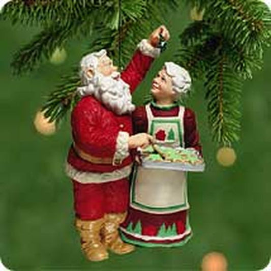 Aunt Krismas 'Cooking for Christmas' ornament by Duane Unruh. Year: 2001 - Cooking for Christmas  series #0. 'Mint In Box' condition.