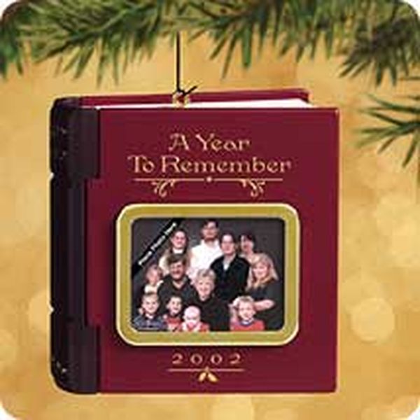 Aunt Krismas 'A Year To Remember - 2002' ornament by Diana McGehee. Year: 2002 - N/A series #0. 'Mint In Box' condition.