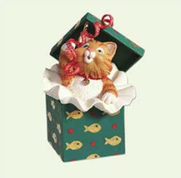 Aunt Krismas 'Mischievous Kittens ' ornament by Nina Aube. Year: 2005 - Mischievous Kittens series #7. 'Mint In Box' condition.