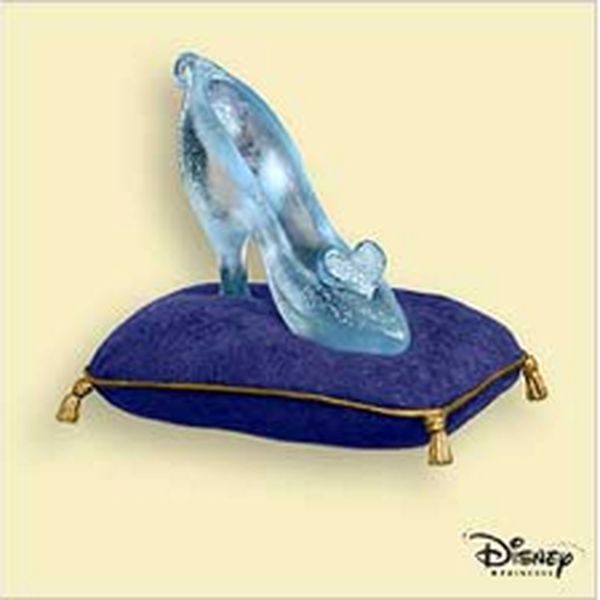 Aunt Krismas 'Cinderella’s Slipper' ornament by Sharon Visker. Year: 2006 - Cinderella  series #0. 'Mint In Box' condition.