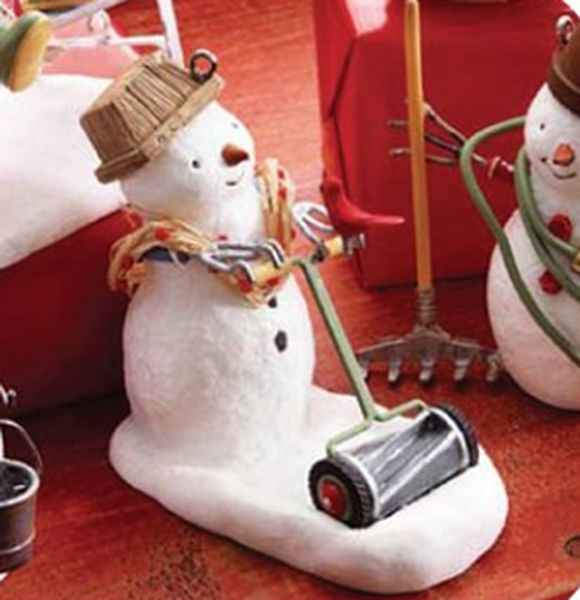 Aunt Krismas ' 'Sno Time for Shoveling' ornament by Katrina Bricker. Year: 2007 - Snowmen of Winter Garden series #0. 'Mint In Box' condition.