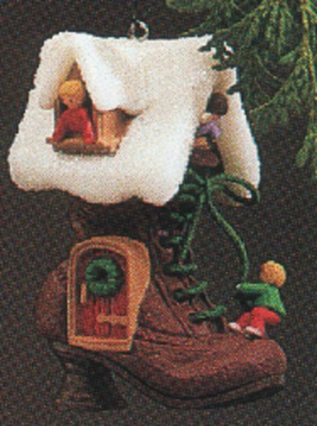 Aunt Krismas 'Children in the Shoe' ornament by Ed Seale. Year: 1985 - N/A series #0. 'Mint In Box' condition.