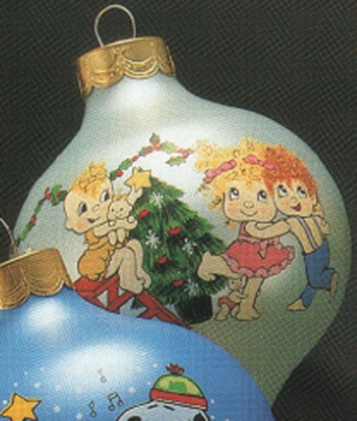 Aunt Krismas 'Hugga Bunch' ornament by Hallmark. Year: 1985 - N/A series #0. 'Slightly Damaged Box' condition.