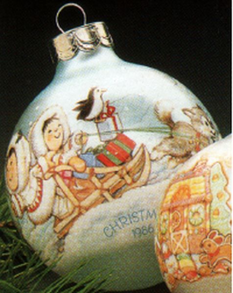 Aunt Krismas 'Friends Are Fun' ornament by Ken Crow. Year: 1986 - N/A series #0. 'No Box' condition.