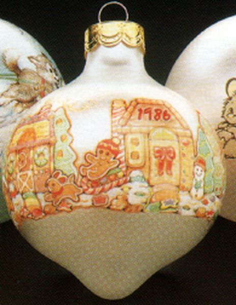 Aunt Krismas 'New Home' ornament by Ken Crow. Year: 1986 - N/A series #0. 'No Box' condition.