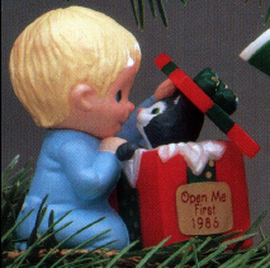 Aunt Krismas 'Open Me First' ornament by Hallmark. Year: 1986 - N/A series #0. 'No Box' condition.