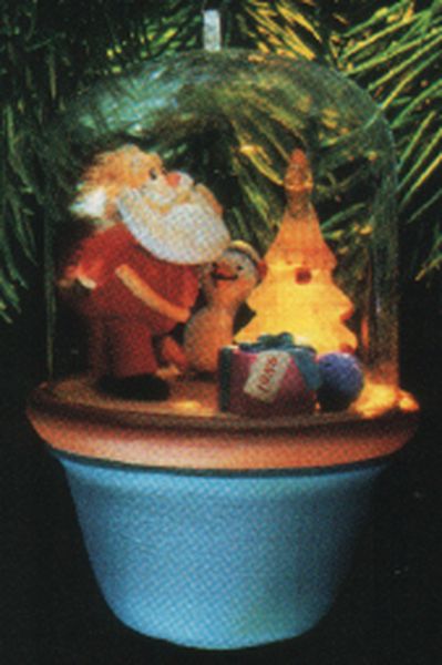 Aunt Krismas 'Lighting the Tree' ornament by Hallmark. Year: 1986 - Santa and Sparky series #1. 'No Box' condition.