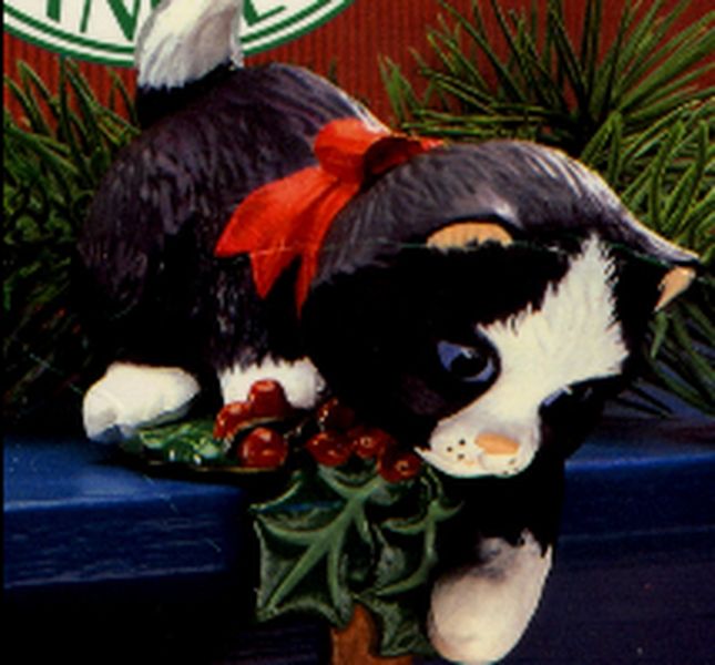 Aunt Krismas 'Black and White Kitten- Stocking Hanger' ornament by Ruth Donikowski. Year: 1986 - N/A series #0. 'Mint In Box' condition.