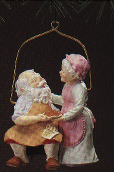 Aunt Krismas 'Home Cooking' ornament by Duane Unruh. Year: 1987 - Mr. and Mrs. Claus series #2. 'Mint In Box' condition.