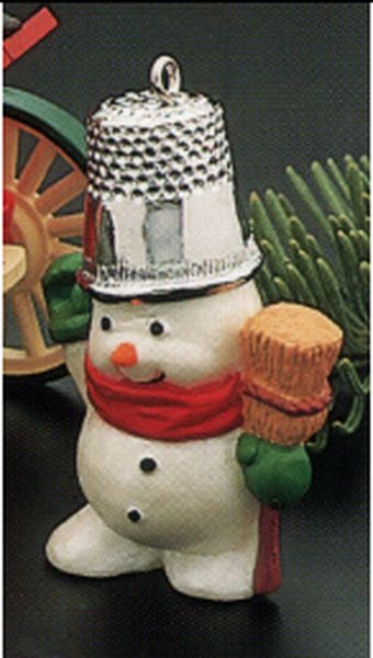 Aunt Krismas 'Thimble Snowman' ornament by Bob Siedler. Year: 1988 - Thimble series #11. 'No Box' condition.