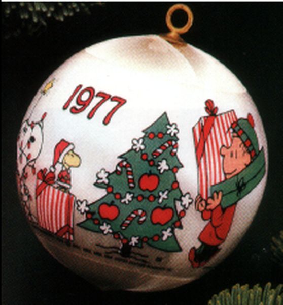 Aunt Krismas 'Peanuts' ornament by Hallmark. Year: 1977 - Peanuts Ball  series #0. 'No Box' condition.