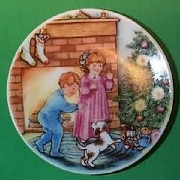 Aunt Krismas 'Morning of Wonder' ornament by LaDene Votruba. Year: 1989 - Collector's Plate series #3. 'Mint In Box' condition.
