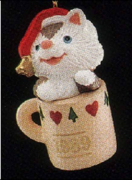Aunt Krismas 'Sitting Purrty' ornament by Peter Dutkin. Year: 1989 - N/A series #0. 'Mint In Box' condition.