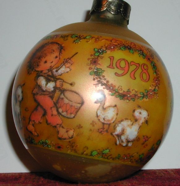 Aunt Krismas 'Drummer Boy (Ball)' ornament by Hallmark. Year: 1978 - N/A series #0. 'Damaged Box' condition.