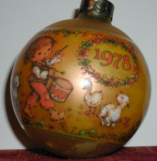 Aunt Krismas 'Drummer Boy (Ball)' ornament by Hallmark. Year: 1978 - N/A series #0. 'Damaged Box' condition.