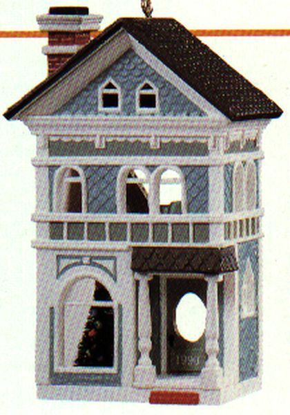 Aunt Krismas 'Holiday Home' ornament by Donna Lee. Year: 1990 - Nostalgic Houses & Shops series #7. 'Mint In Box' condition.