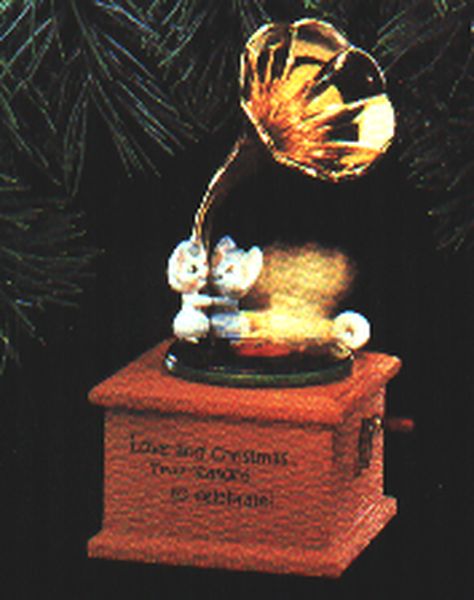 Aunt Krismas 'Song And Dance' ornament by Anita Marra Rogers. Year: 1990 - N/A series #0. 'No Box' condition.