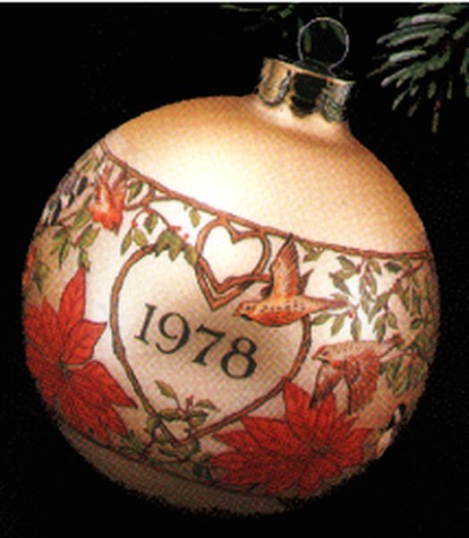 Aunt Krismas 'Love' ornament by Hallmark. Year: 1978 - N/A series #0. 'Slightly Damaged Box' condition.