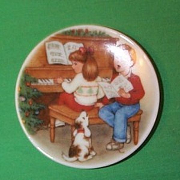 Aunt Krismas 'Sweet Holiday Harmony' ornament by LaDene Votruba. Year: 1992 - Collector's Plate series #6. 'Mint In Box' condition.