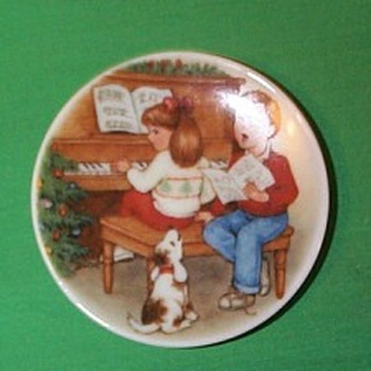 Aunt Krismas 'Sweet Holiday Harmony' ornament by LaDene Votruba. Year: 1992 - Collector's Plate series #6. 'Mint In Box' condition.