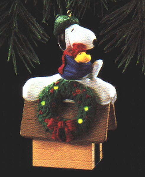 Aunt Krismas 'Snoopy and Woodstock on Doghouse' ornament by Dill Rhodus. Year: 1992 - Peanuts series #2. 'Mint In Box' condition.