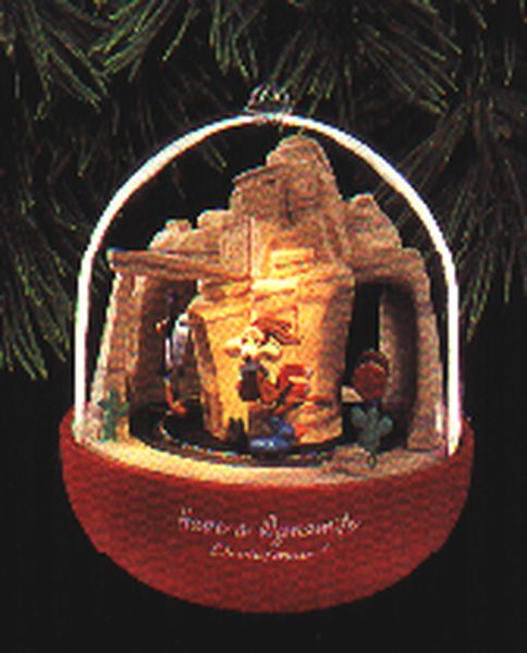 Aunt Krismas 'Road Runner & Wile E. Coyote' ornament by Robert Chad. Year: 1993 - Looney Tunes  series #0. 'Slightly Damaged Box' condition.