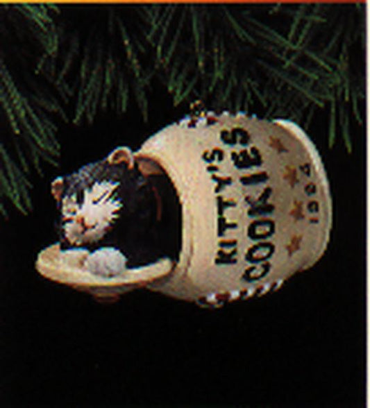 Aunt Krismas 'Cat in Cookie Jar' ornament by Dill Rhodus. Year: 1994 - Cat Naps series #1. 'Mint In Box' condition.