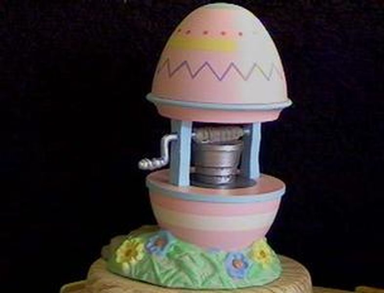 Aunt Krismas 'Egg Wishing Well' ornament by Robert Chad. Year: 1994 - N/A series #0. 'Mint In Box' condition.