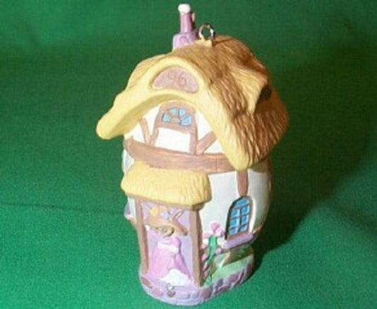 Aunt Krismas 'Rabbit’s House' ornament by John (Collin) Francis. Year: 1996 - Apple Blossom Lane series #2. 'Mint In Box' condition.