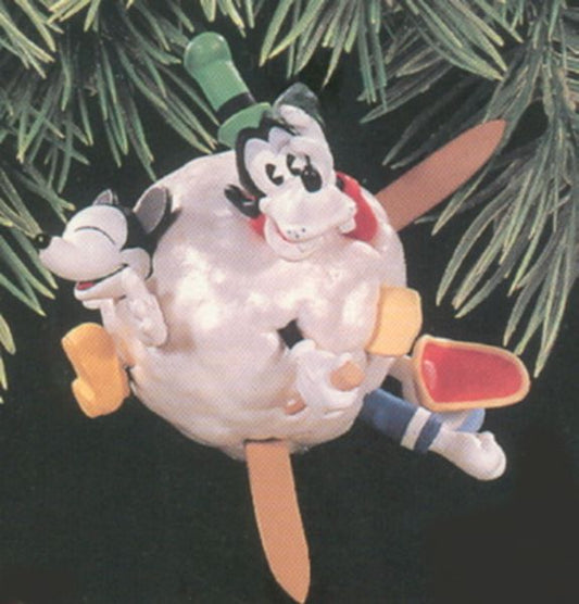 Aunt Krismas 'Goofy's Ski Adventure' ornament by Robert Chad. Year: 1997 - N/A series #0. 'Mint In Box' condition.