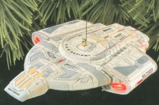 Aunt Krismas 'U.S.S. Defiant' ornament by Lynn Norton. Year: 1997 - Star Trek Ships  series #0. 'Mint In Box' condition.