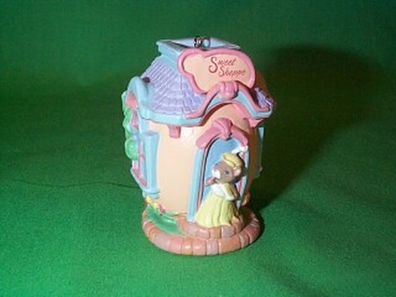 Aunt Krismas 'Sweet Shoppe' ornament by John (Collin) Francis. Year: 1997 - Apple Blossom Lane series #3. 'Mint In Box' condition.