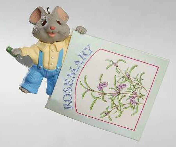 Aunt Krismas 'Digging In' ornament by Ed Seale. Year: 1997 - N/A series #0. 'Mint In Box' condition.