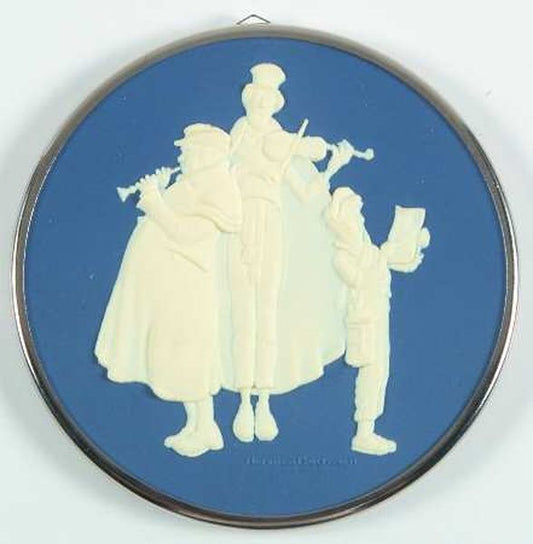 Aunt Krismas 'The Carolers' ornament by Hallmark. Year: 1981 - Norman Rockwell series #2. 'Slightly Damaged Box' condition.