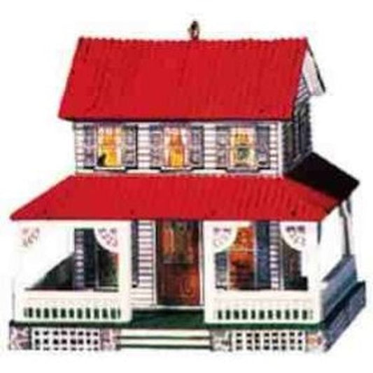 Aunt Krismas 'Farm House' ornament by Linda Sickman. Year: 1999 - Town and Country series #1. 'Mint In Box' condition.