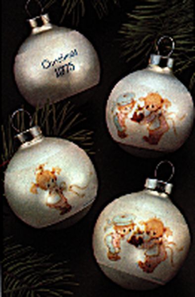 Aunt Krismas 'Buttons & Bo' ornament by Hallmark. Year: 1975 - N/A series #0. 'Slightly Damaged Box' condition.