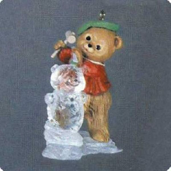 Aunt Krismas 'The Ice Sculptor' ornament by Donna Lee. Year: 1981 - N/A series #0. 'No Price Tag' condition.