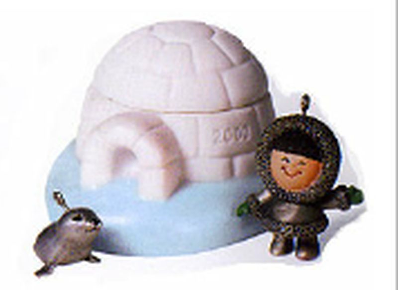 Aunt Krismas 'Frosty Friends' ornament by Ed Seale. Year: 2000 - Frosty Friends  series #0. 'Mint In Box' condition.