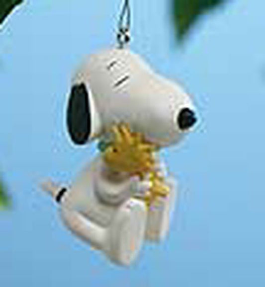 Aunt Krismas 'A Snug Hug' ornament by Sharon Pike. Year: 2000 - Peanuts Characters  series #0. 'Mint In Box' condition.