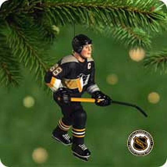 Aunt Krismas 'Jaromir Jagr' ornament by John (Collin) Francis . Year: 2001 - Hockey Greats series #5. 'Mint In Box' condition.