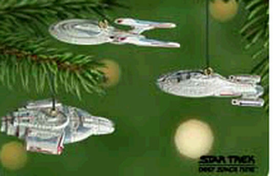 Aunt Krismas 'Starfleet Legends' ornament by Lynn Norton. Year: 2001 - Star Trek Ships  series #0. 'Mint In Box' condition.