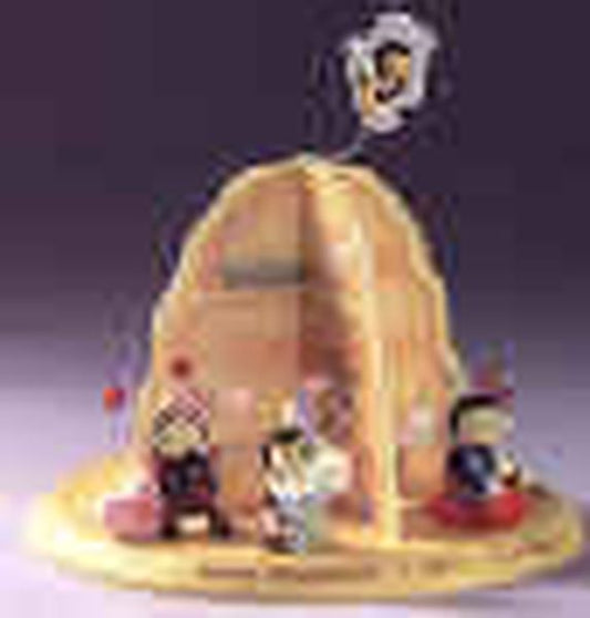 Aunt Krismas 'Way to Bees Display Base' ornament by Sue Tague. Year: 2001 - N/A series #0. 'Mint In Box' condition.