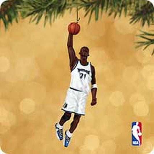 Aunt Krismas 'Kevin Garnett ' ornament by Duane Unruh. Year: 2002 - Hoop Stars series #8. 'Mint In Box' condition.