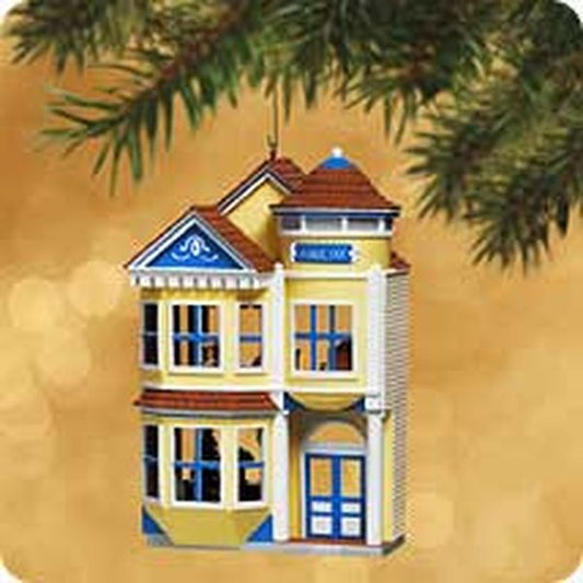 Aunt Krismas 'Victorian Inn' ornament by Don Palmiter. Year: 2002 - Nostalgic Houses & Shops series #19. 'Mint In Box' condition.