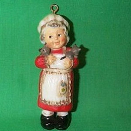 Aunt Krismas 'Mrs. Santa (Adorable)' ornament by Donna Lee. Year: 1975 - N/A series #0. 'No Price Tag' condition.