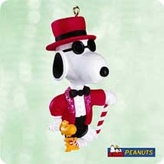 Aunt Krismas 'Joe Cool' ornament by Bob Siedler. Year: 2003 - Spotlight on Snoopy series #6. 'Mint In Box' condition.